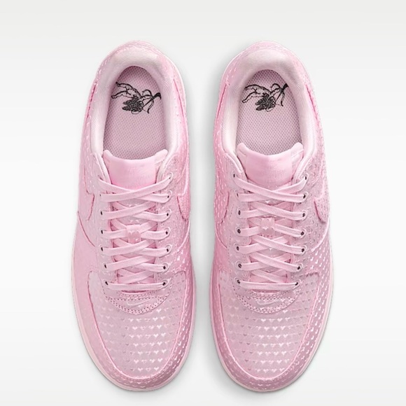 New Authentic Nike Air Force 1'07 Low Valentine's Day Heart Women Size 7
Pink - Picture 6 of 7